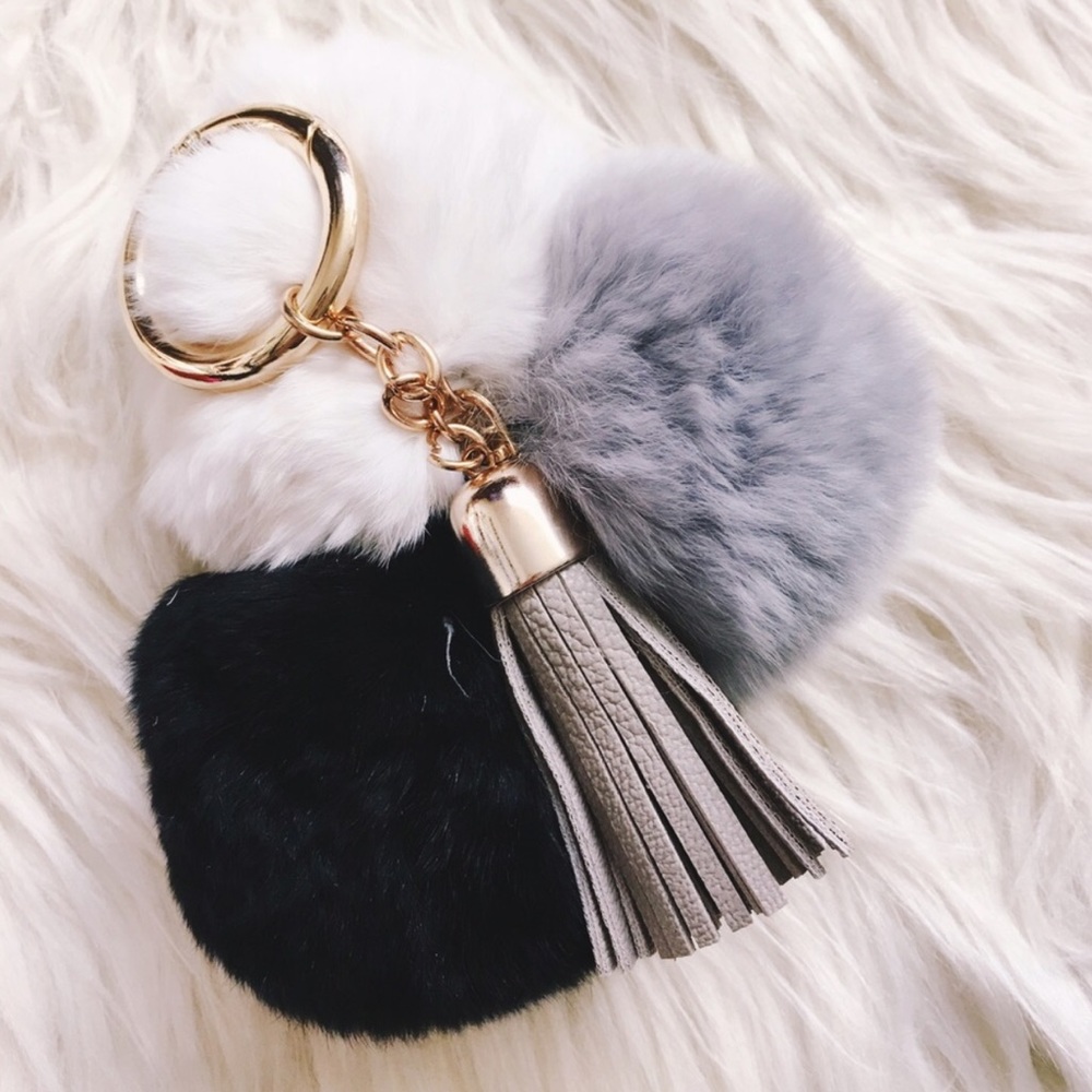 LAST 1! 🖤black gray & white fur tassel keychain!